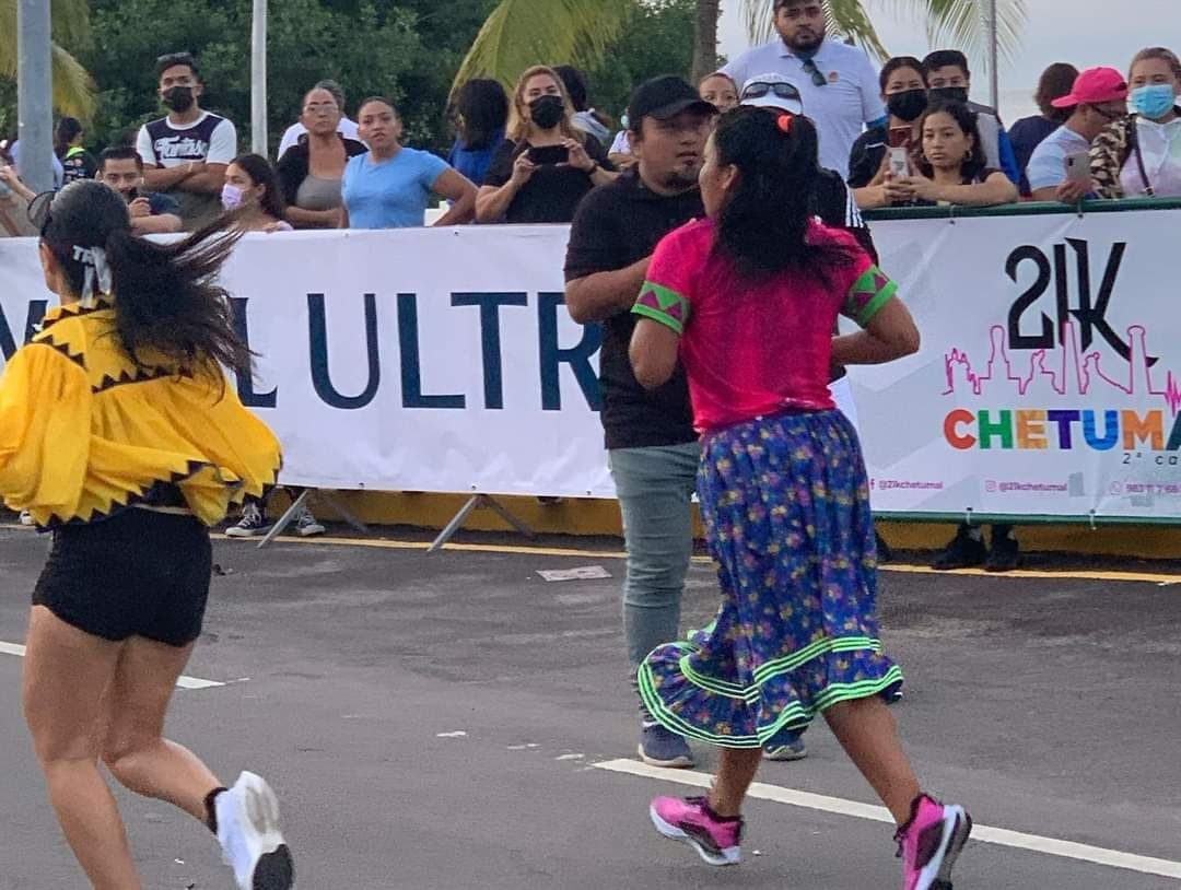 Ultramaratonista rarámuri termina en noveno en la carreta 21k en Chetumal