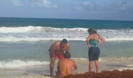 Guardavidas rescatan a tres personas en la Playa San Martín, Cozumel