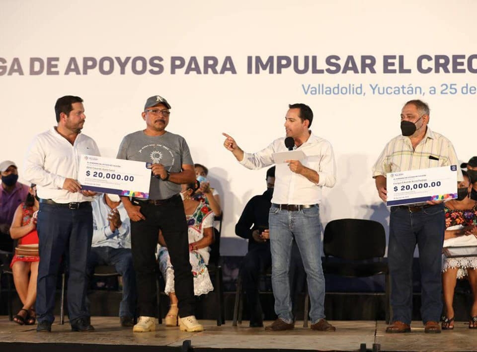 Gobierno de Yucatán entrega apoyo para generar empleos e impulsar el campo en Valladolid
