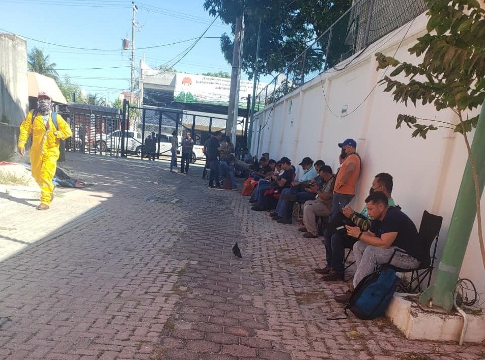 Trabajadores petroleros protestan contra Pemex por incumplimiento del Contrato Colectivo