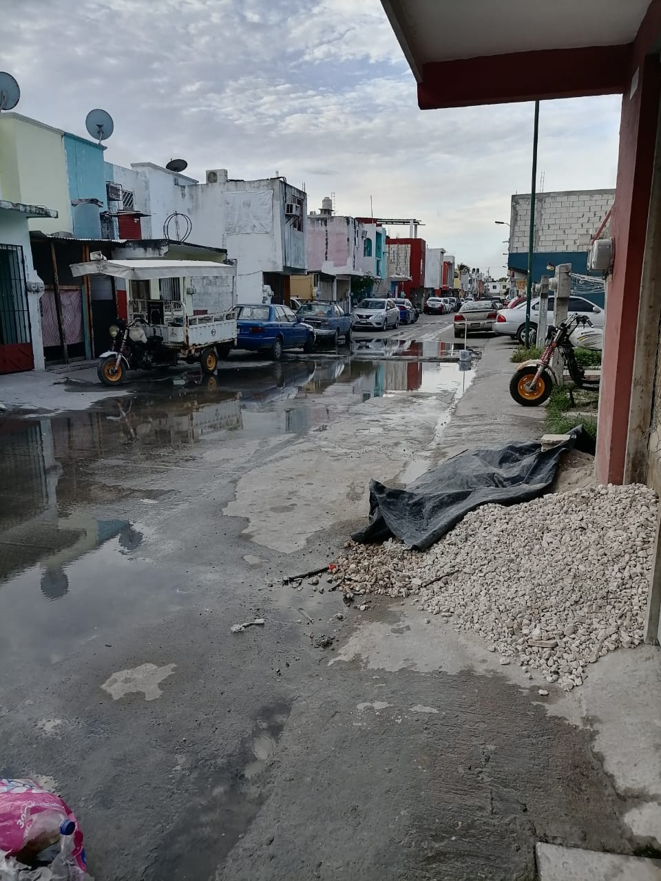 Vecinos exigen al Ayuntamiento de Ciudad del Carmen solucionar el problema de aguas residuales