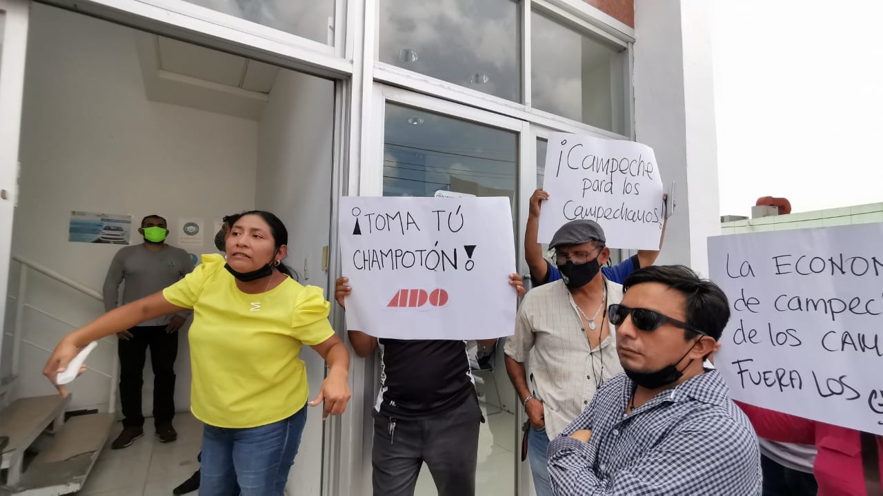 Taxistas exigen destitución del Director del IET en Campeche