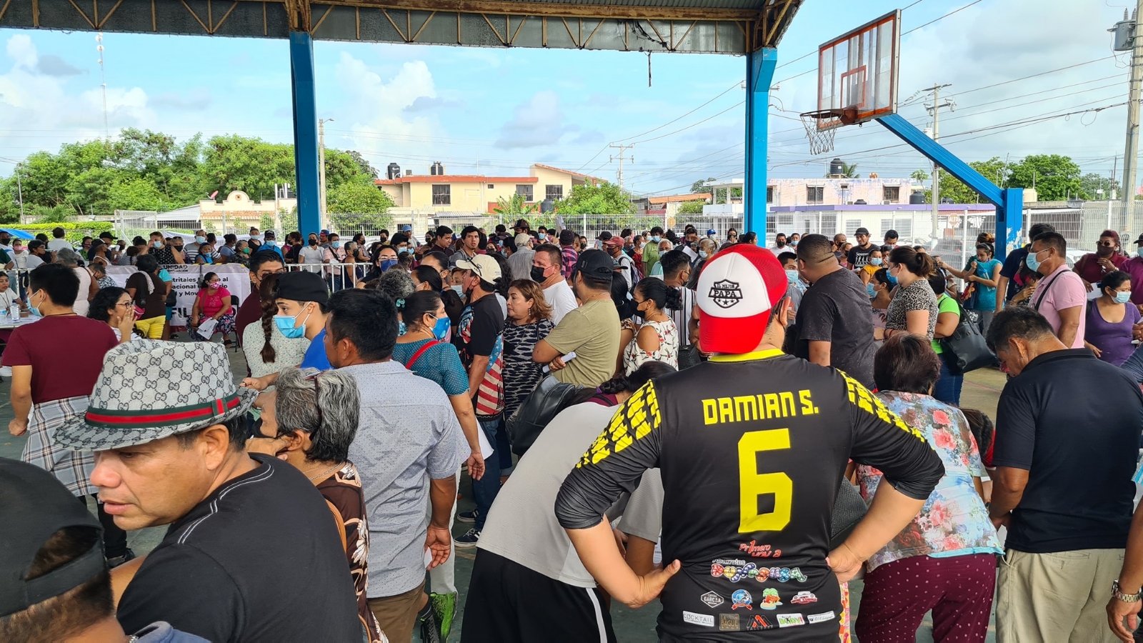 En Chetumal, Quintana Roo, los militantes de Morena acudieron al Domo de la Colonia Proterritorio para elegir a sus consejeros estatales