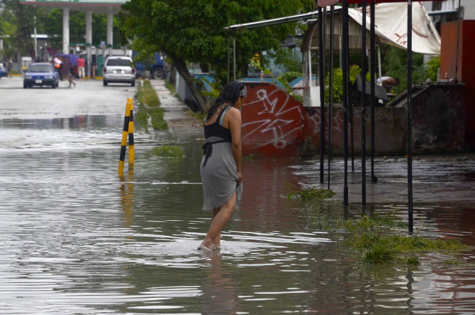 Lluvias colapsan Cancún: Temporal exhibe el deficiente drenaje de la ciudad