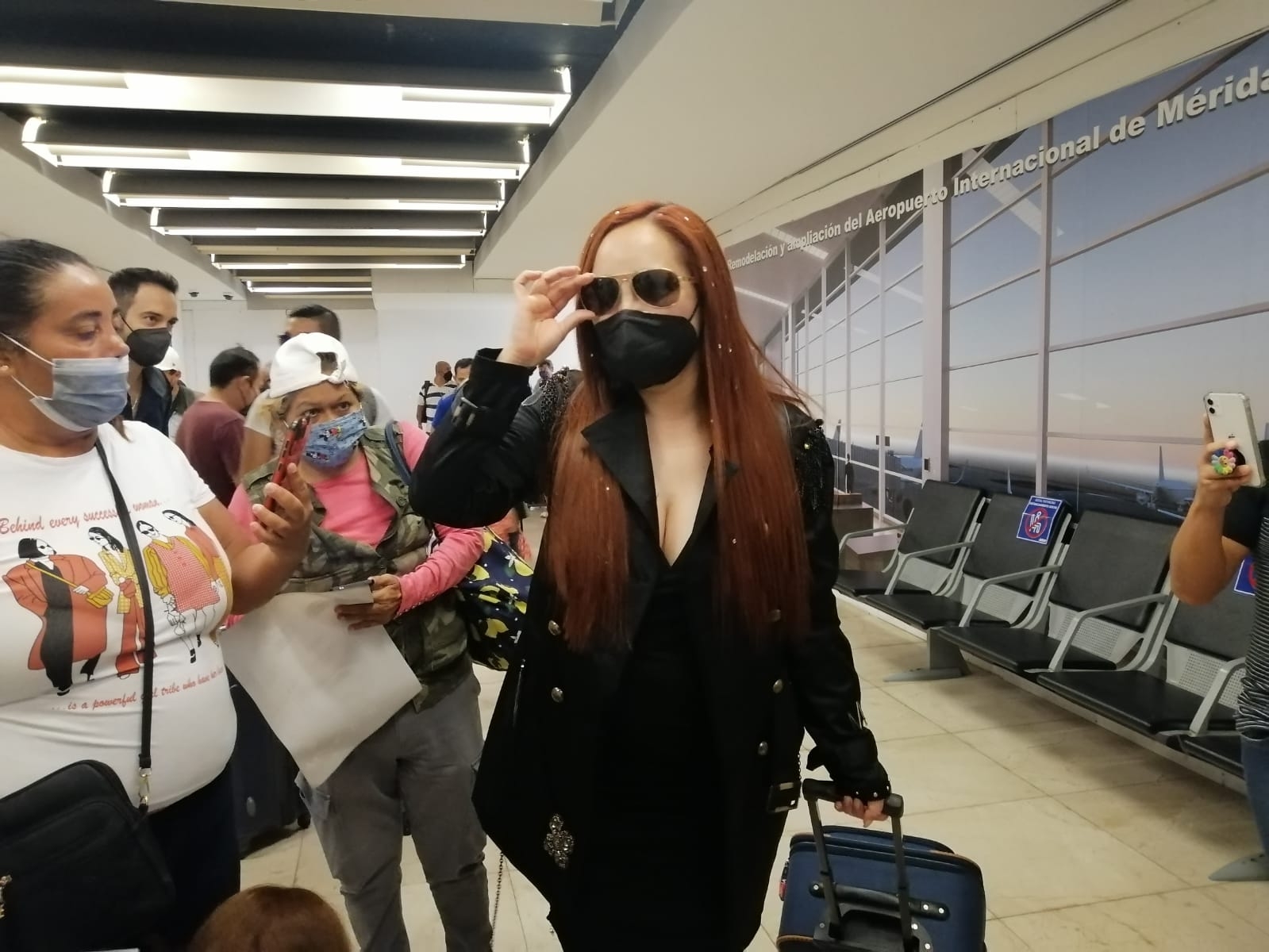 La Academia: Miriam llega al aeropuerto de Mérida y es recibida por sus fans