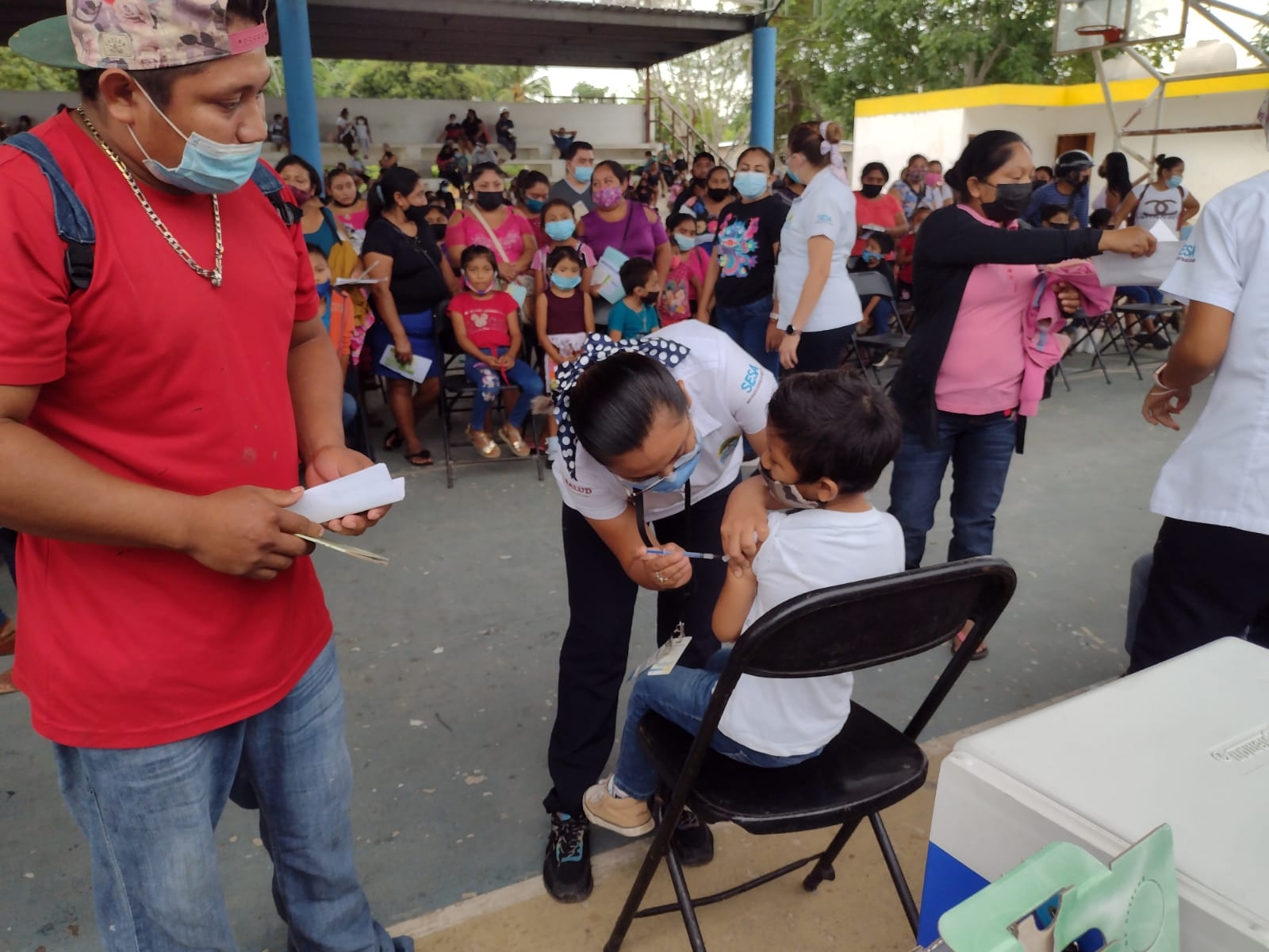 Niños de Carrillo Puerto reciben su primera dosis anticovid de Pfizer
