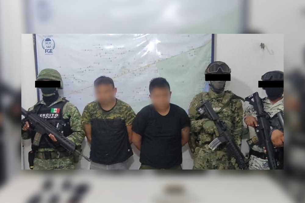 Los dos hombres detenidos con armas y droga en Tulum fueron trasladados a la FGE Quintana Roo en Playa del Carmen