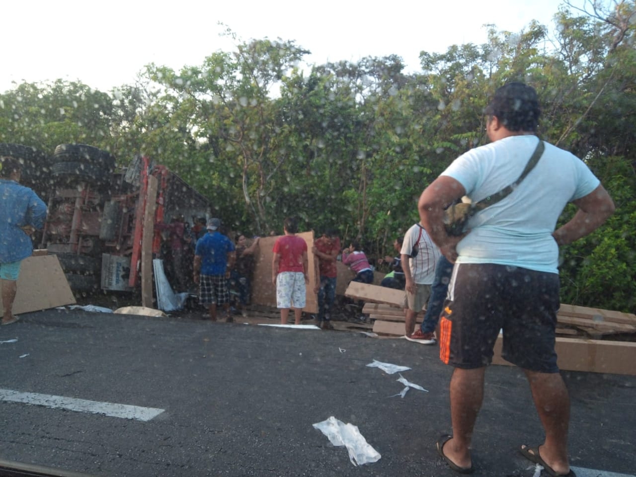Pobladores de Sabancuy y Champotón se apoderaron de ventanas y puertas