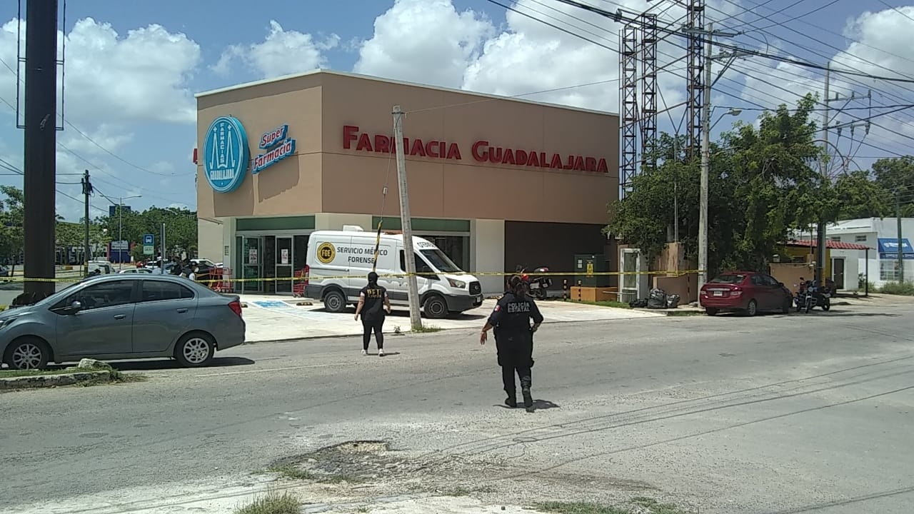Muere cliente dentro de una farmacia Guadalajara al Norte de Mérida: EN VIVO
