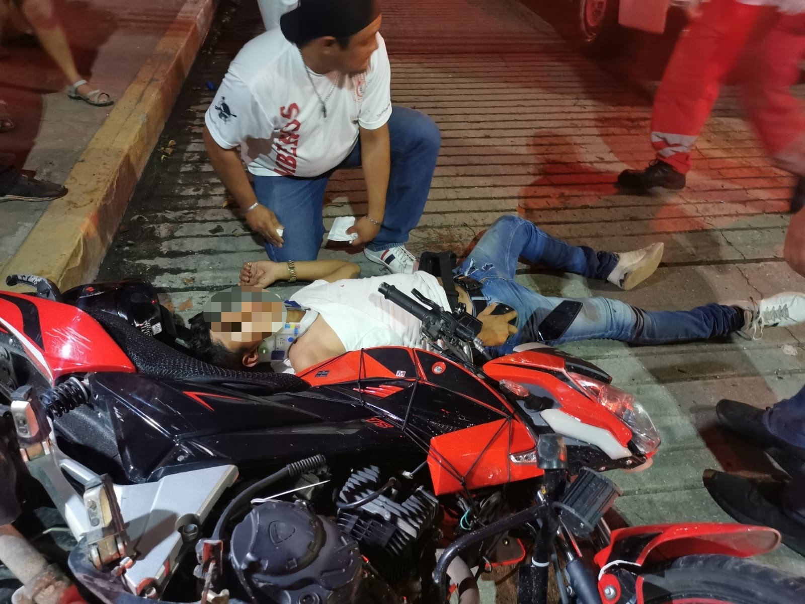 Motociclistas resultan heridos de gravedad tras accidente en Ciudad del Carmen