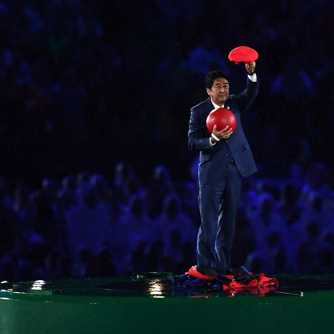 Shinzo Abe hizo una aparición especial en los Juegos Olímpicos de Tokio 2020, saliendo desde el tubo por el que, basado en los juegos de Nintendo, se transporta Super Mario