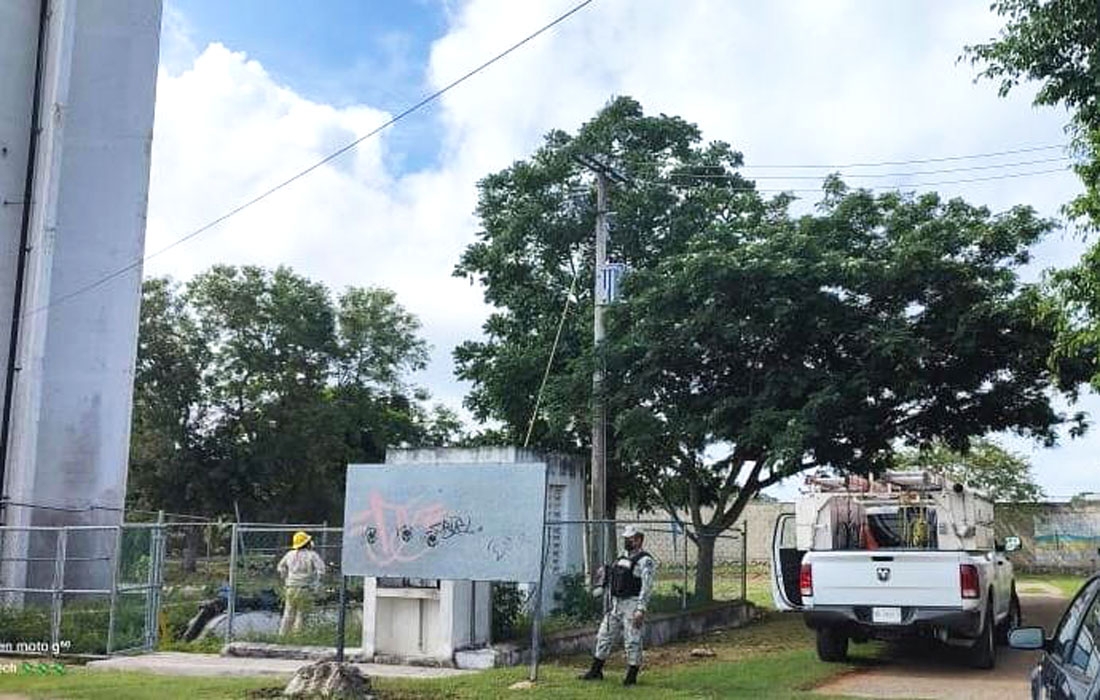 Personal de la CFE acudió a Homún para cortar la energía de la bomba del agua potable