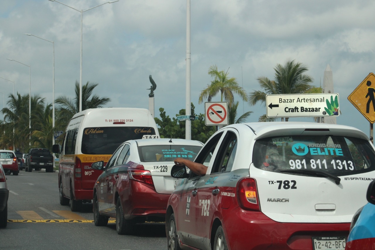 Taxistas buscan incrementar las tarifas del pasaje