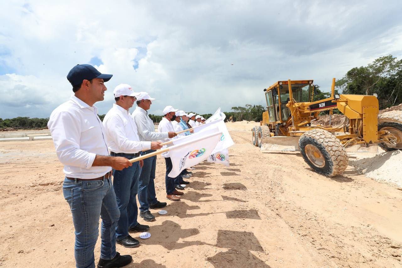 Mauricio Vila pone en marcha la construcción de dos granjas de Bachoco en Peto, Yucatán