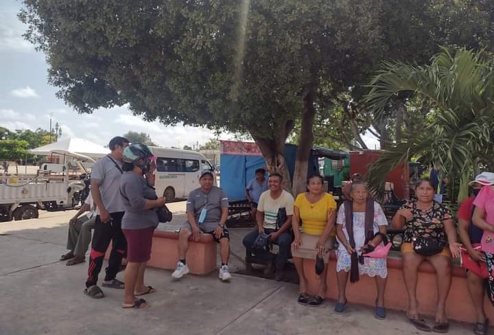 Habitantes protestan en el palacio de Pomuch, Campeche, por desazolve de pozo