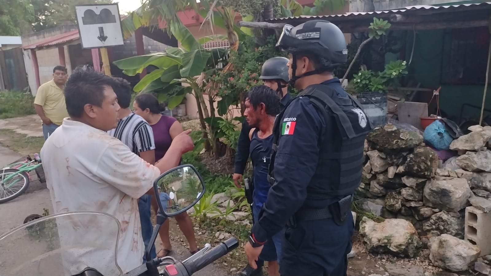 Vecinos de Felipe Carrillo Puerto golpean a ladrón y lo mandan al hospital
