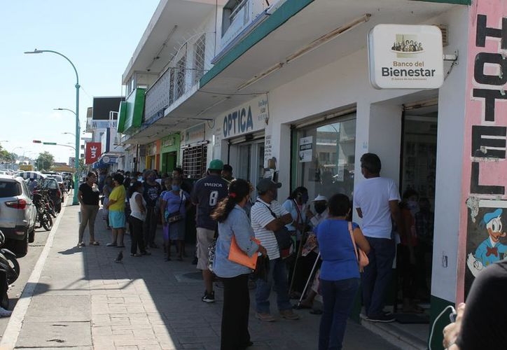 Abuelita de Mérida denuncia a banco por no permitirle cobrar su pensión del Bienestar