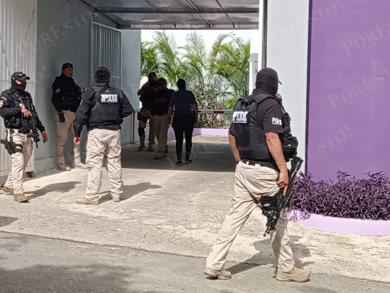 Implementan operativo en un motel tras asalto armado en la Región 95 de Cancún: VIDEO