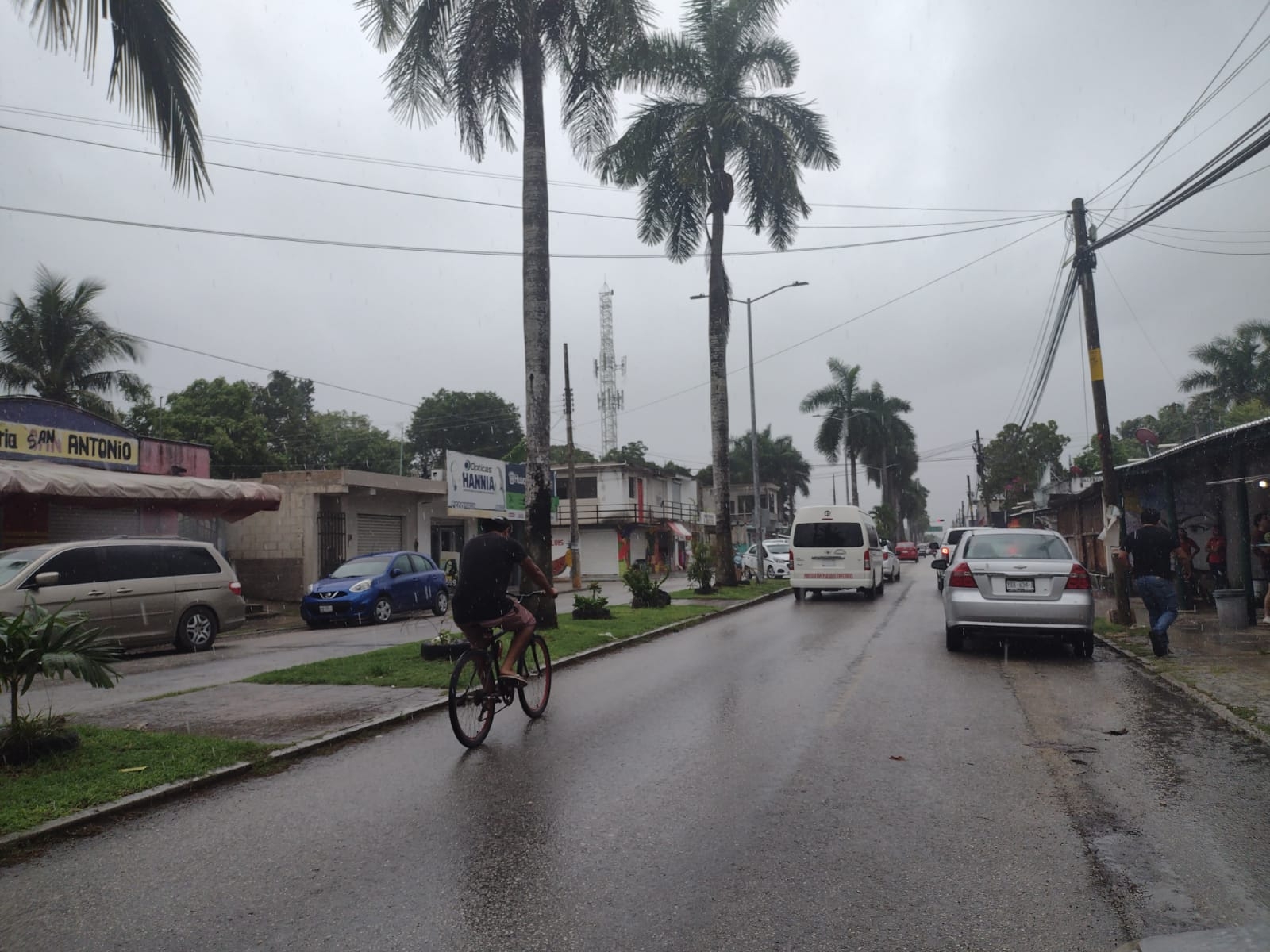 Las lluvias por la Onda Tropical 23 en la Zona Maya de Quintana Roo provocaron encharcamientos en algunas calles