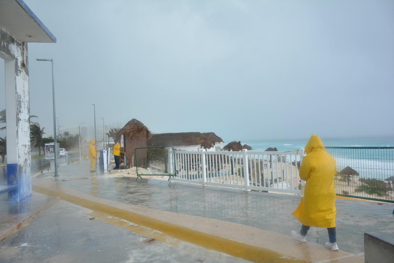 Las lluvias de canal de baja presión se mantendrán la mayor parte del día en diversas zonas de Cancún y Quintana Roo, debido a su paso por el Sureste de México