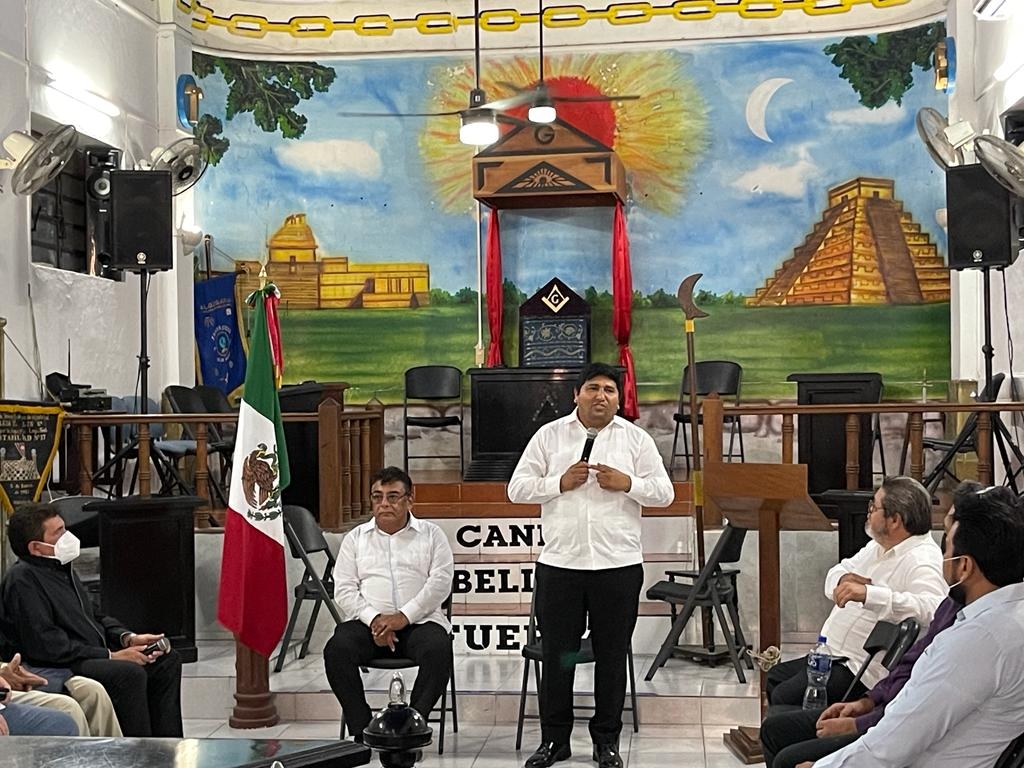 El secretario General y Jurídico del Infonavit,  Rogerio Castro Vázquez, presentó el beneficio "Crédito Seguro" en Yucatán. Foto: Cortesía