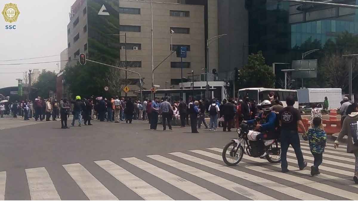 Transportistas de la Ruta 100 cierran las avenidas Balderas y Chapultepec en la CDMX