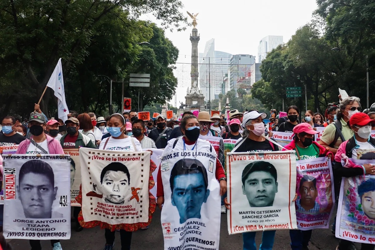 Alejandro Encinas admitió que la desaparición de 43 estudiantes normalistas en Ayotzinapa, Guerrero, fue un crimen de Estado.