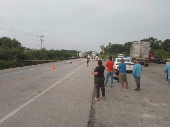 Muere trailero en la carretera Escárcega-Villahermosa tras chocar contra un camión de turismo