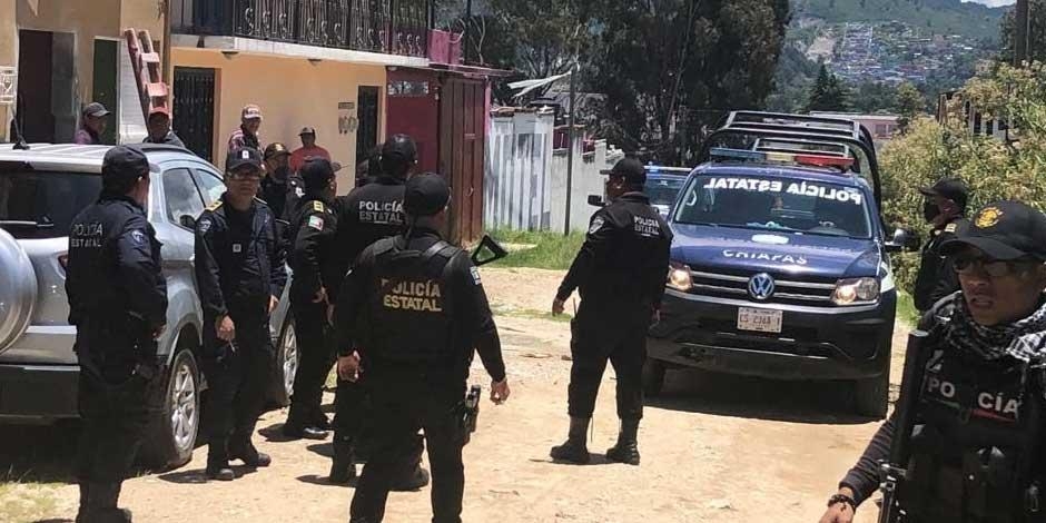 En San Cristóbal de las Casas fueron detenidos dos hombres que llevaban a los migrantes en dos camionetas