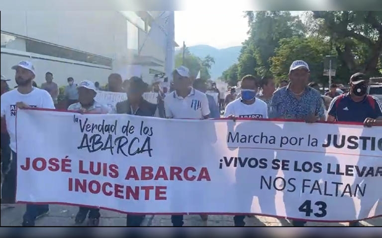 Marchan por liberación de expresidente de Iguala, implicado en caso Ayotzinapa