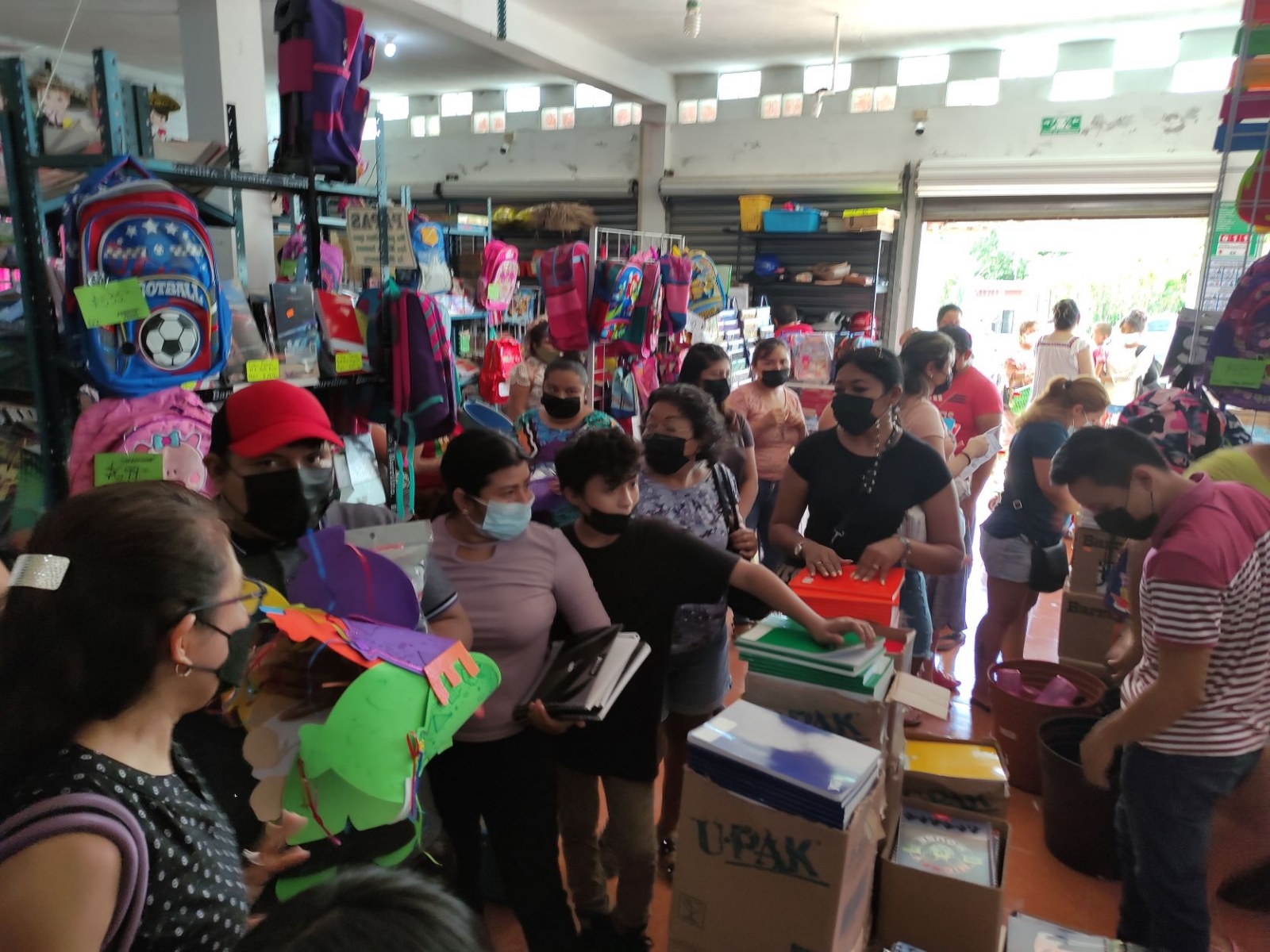 Papelerías de Valladolid agotan su mercancía del mes por el regreso a clases en Yucatán