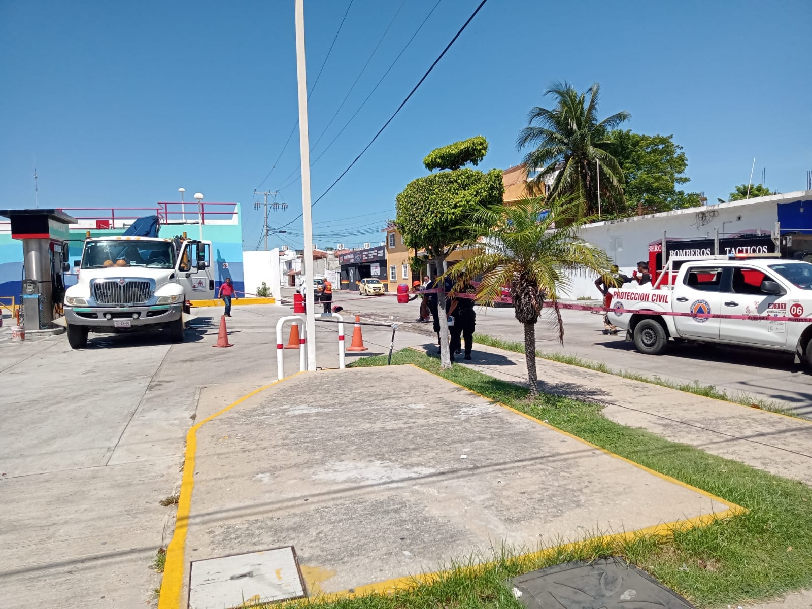 Derrame de diésel en una gasolinera causa movilización en Ciudad del Carmen