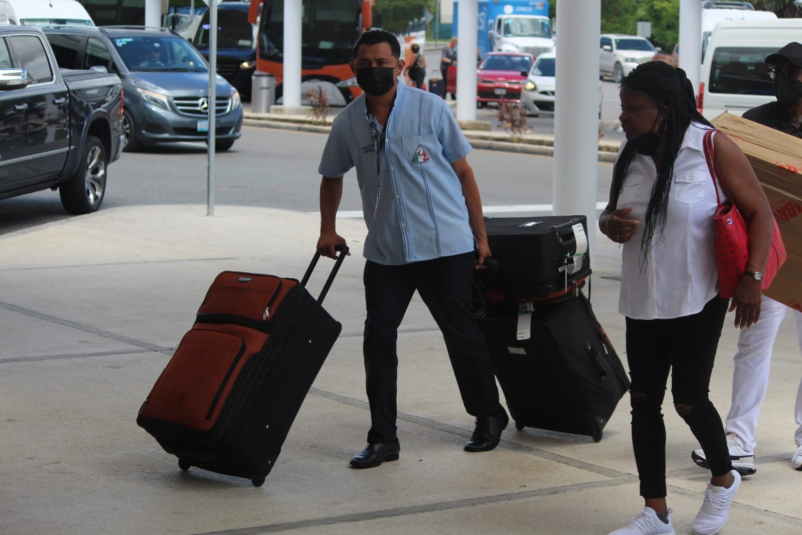 Con el fin de las vacaciones de verano, la afluencia de turistas en el aeropuerto de Cancún bajó
