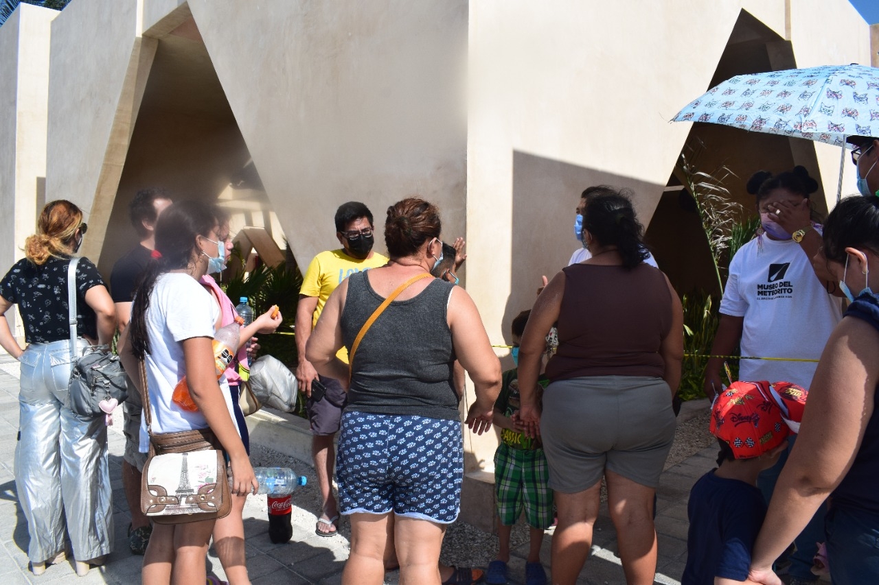 Familias se quedan con las ganas de entrar al  “Museo del Meteorito” en Progreso