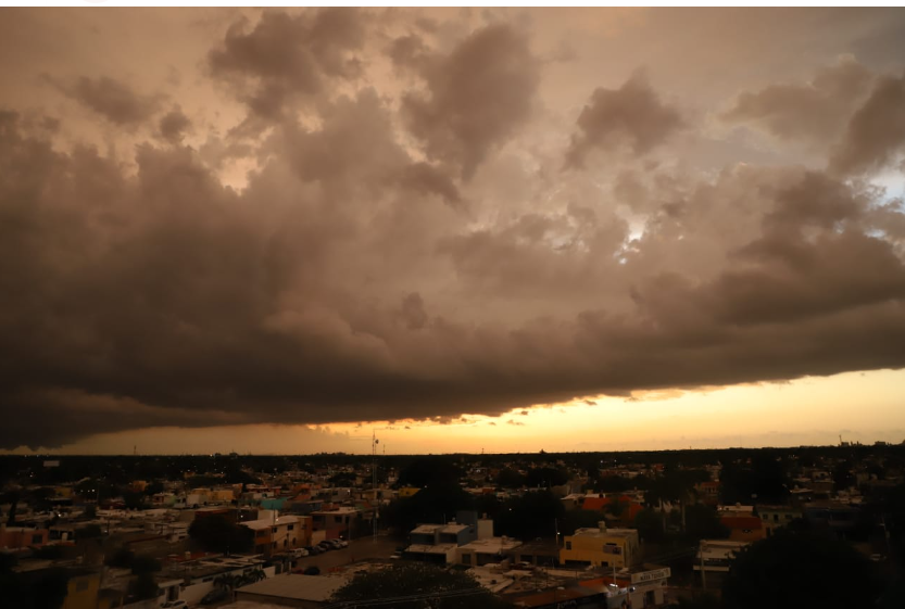 Se formó una extraña y enorme nube en el cielo de Mérida, Yucatán, que sorprendió a los habitantes.