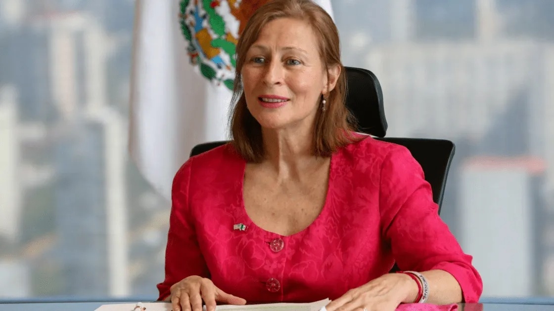 Tatiana Clouthier regresa a Palacio Nacional a reunión privada con AMLO