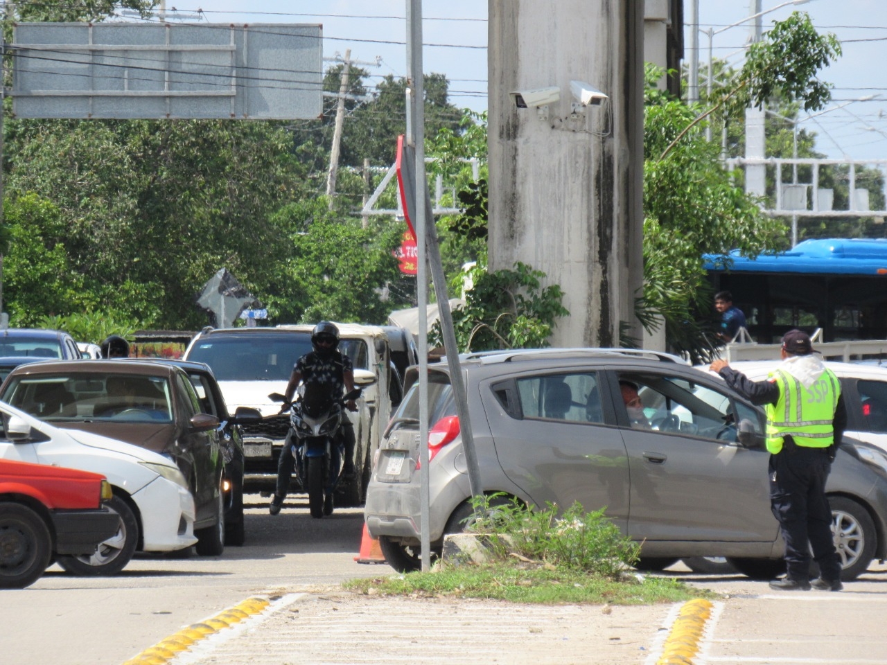 Trabajos de mantenimiento en el puente de la 50 Sur de Mérida causan tráfico vehicular