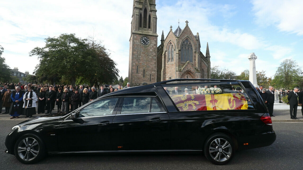 Guardia real se desmaya en pleno funeral de la Reina Isabel II