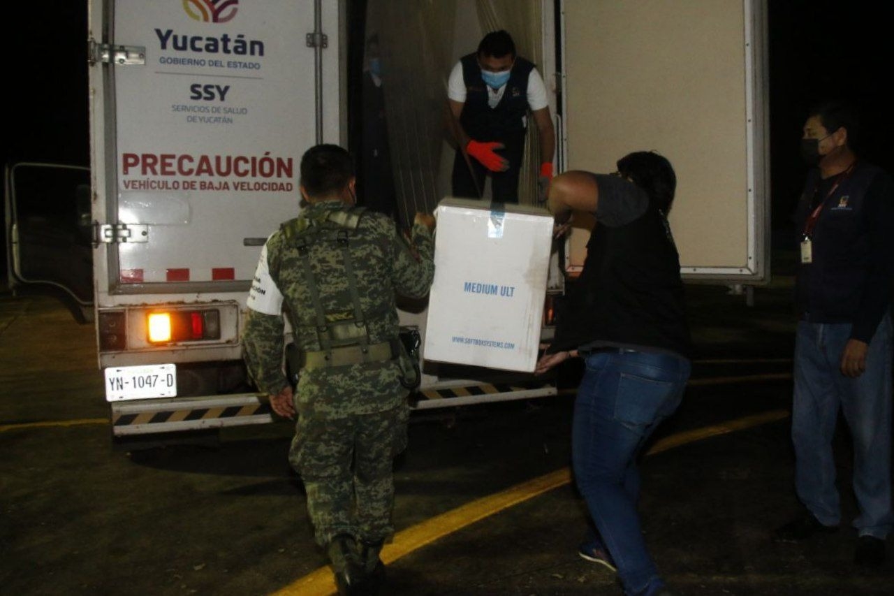 Arriba a Yucatán nuevo lote de 108 mil dosis contra el coronavirus