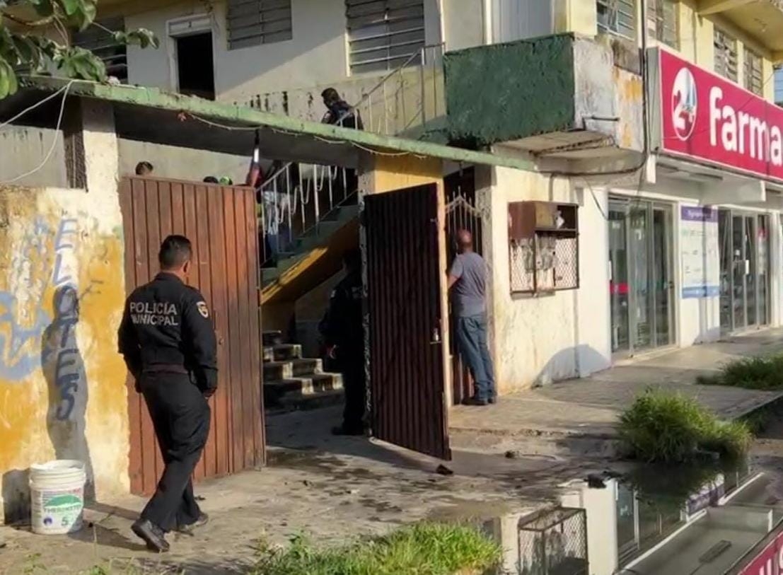 Policías ingresaron a una cuartería en Chetumal para detener al joven que se llevó a la fuerza a la menor de edad a dicho inmueble