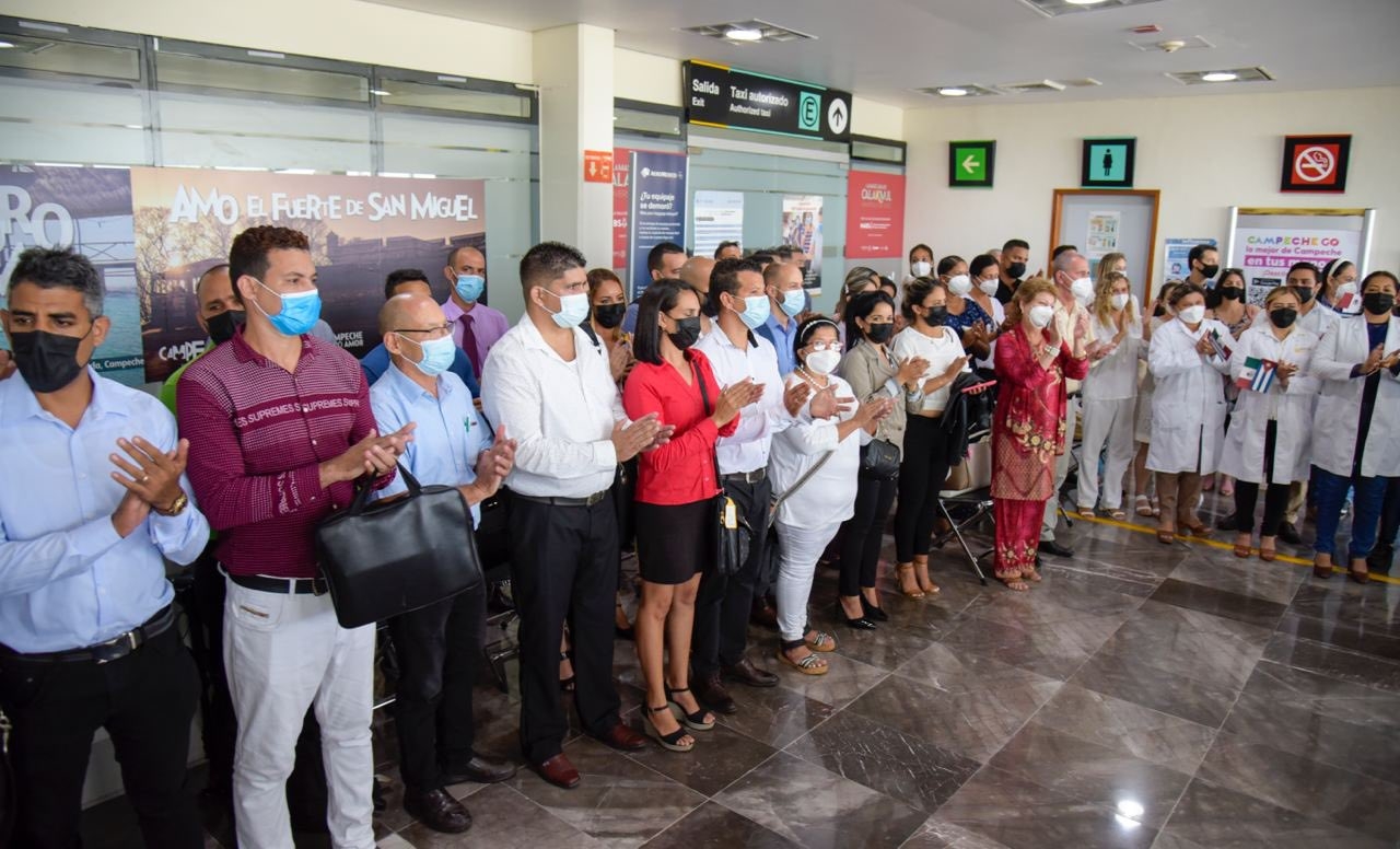 Zoé Robledo, director del IMSS, confirma llegada de 49 médicos cubanos a Campeche