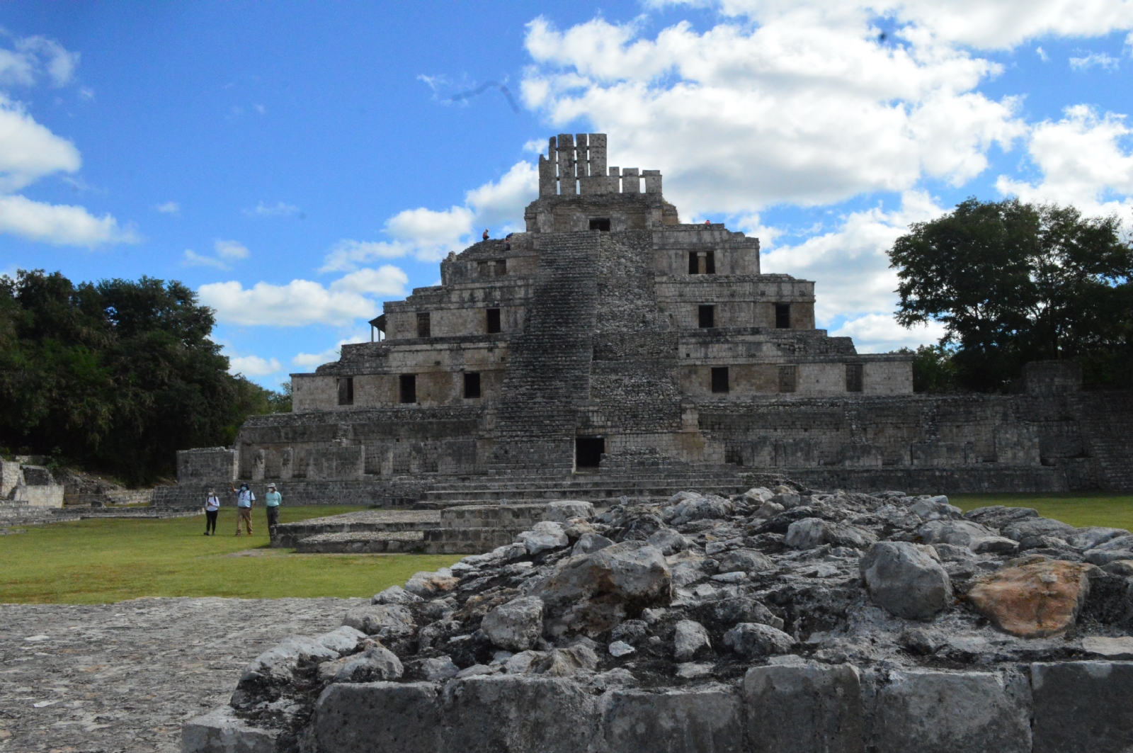 Las zonas arqueológicas de Calakmul y Edzná reportaron 37 mil 4 y 29 mil 380 turistas, respectivamente