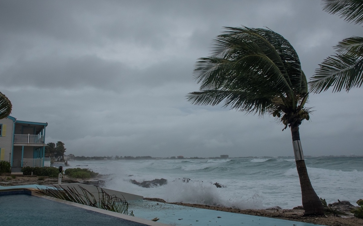La Tormenta Tropical Lisa sigue su trayectoria rumbo a las costas de Belice