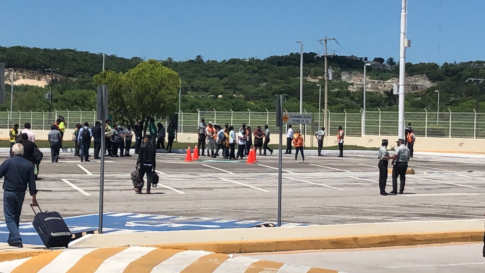 Pasajeros del aeropuerto de Campeche participan en el Simulacro Nacional de Protección Civil