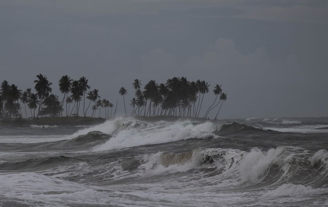 Por Lisa, activan Alerta Azul ante la cercanía de un Ciclón a Yucatán: EN VIVO