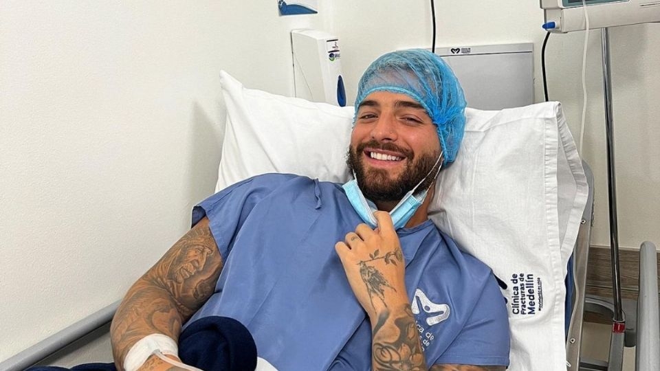 Maluma comparte foto antes de entrar a cirugía: Deséenme buena suerte