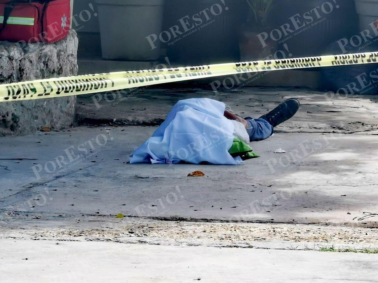 Hombre muere mientras esperaba a su hijo a la salida de la escuela en Campeche