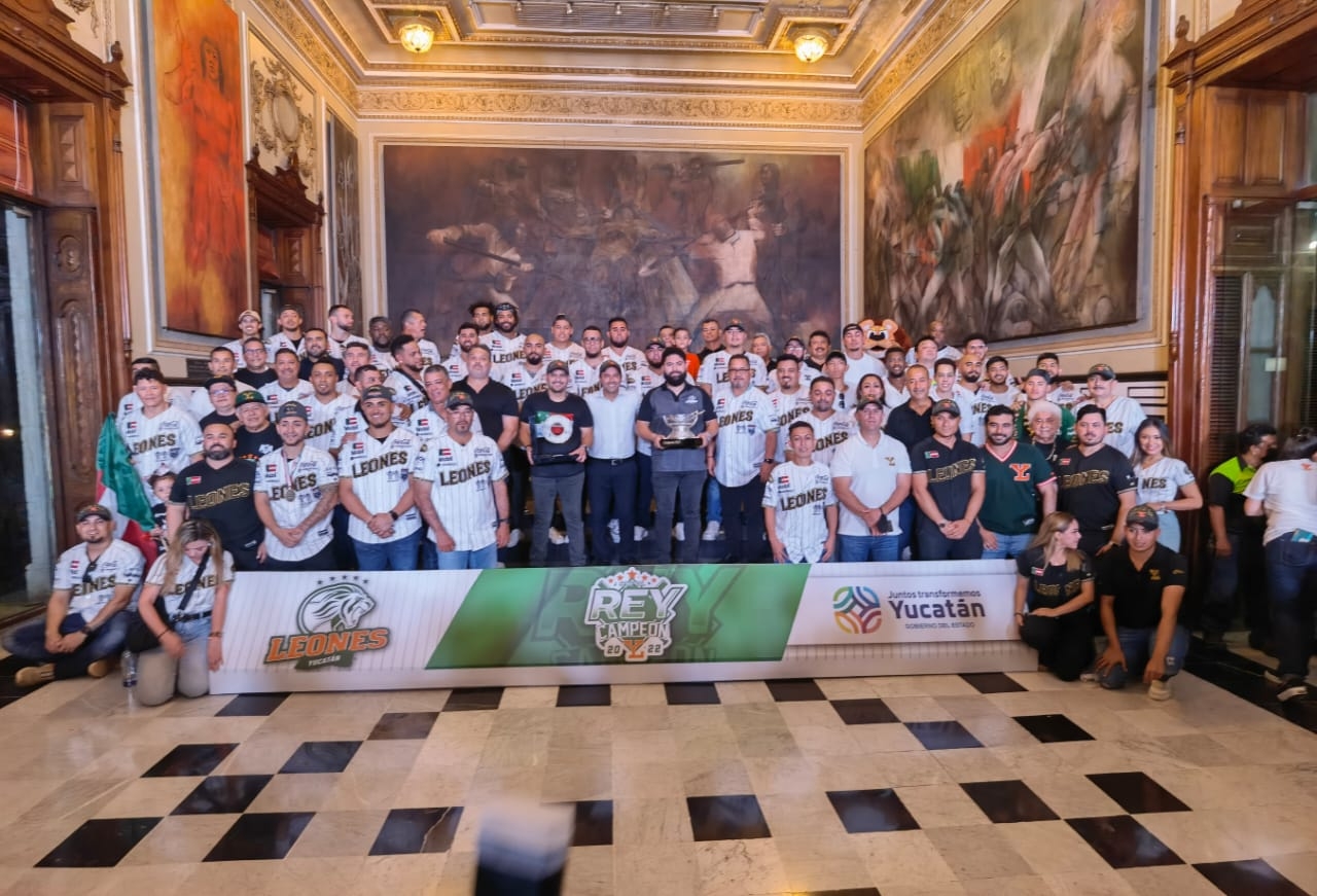 Jugadores de Leones de Yucatán llegan a Palacio de Gobierno: EN VIVO