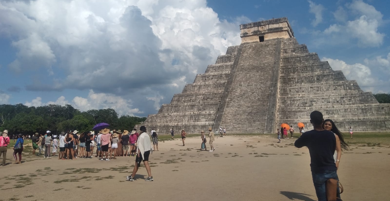 Turistas esperan el descenso de Kukulcán con el Equinoccio de Otoño en Chichén Itzá: EN VIVO