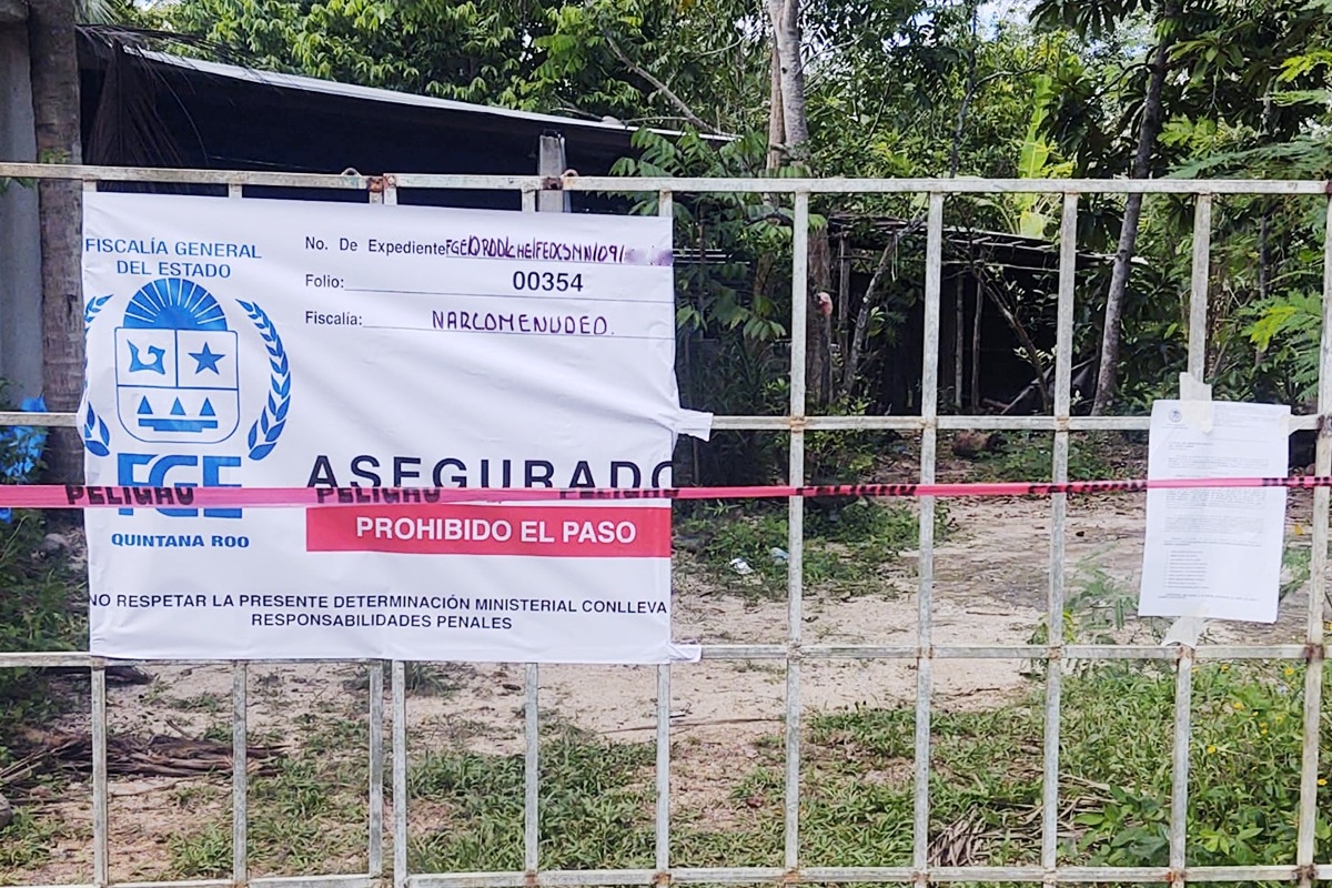 Asegura FGE Quintana Roo vehículos, cartuchos, chalecos y drogas en cateo en Othón P. Blanco